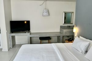 Woonvoorbeeld 2-kamerappartement Superior met zwembadzicht