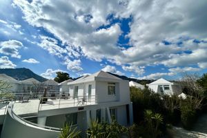 Woonvoorbeeld 2-kamerappartement Superior met zwembadzicht