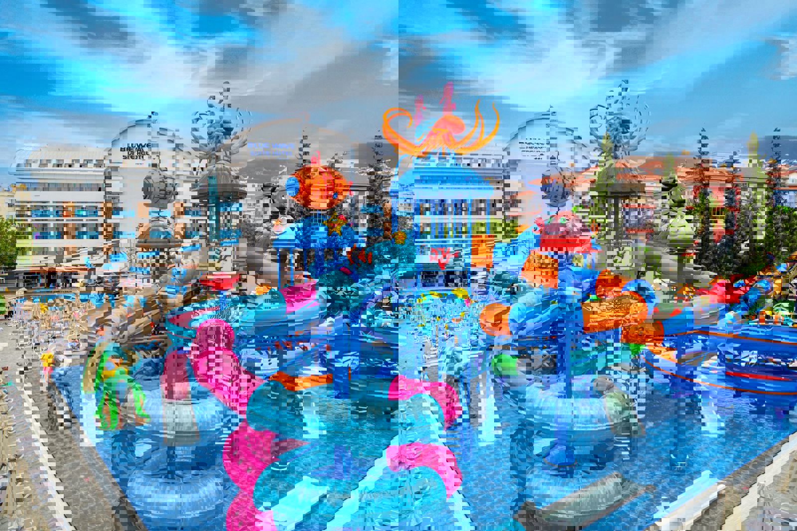 Blue Wave Suite Hotel