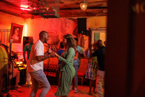 Kura Botanica Vandaag Inside / Oranje Zomer