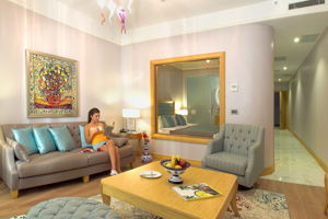 Woonvoorbeeld familiekamer met zeezicht