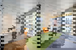 Woonvoorbeeld premiumkamer zwembadzicht