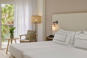 Woonvoorbeeld standaardkamer met frontaal zeezicht