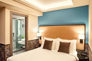 Zeus Essence Athens Central