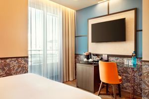 Zeus Essence Athens Central