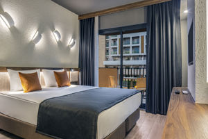 Kaia Coracesium (tidl. Villa Sunflower Beach Hotel)