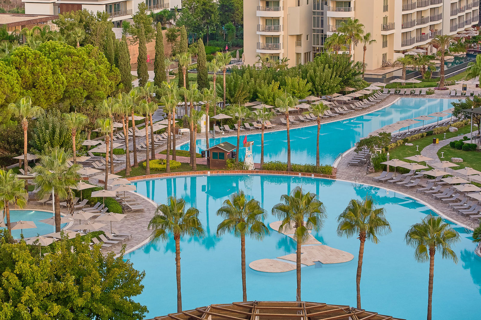 Lara Barut Collection slide 5