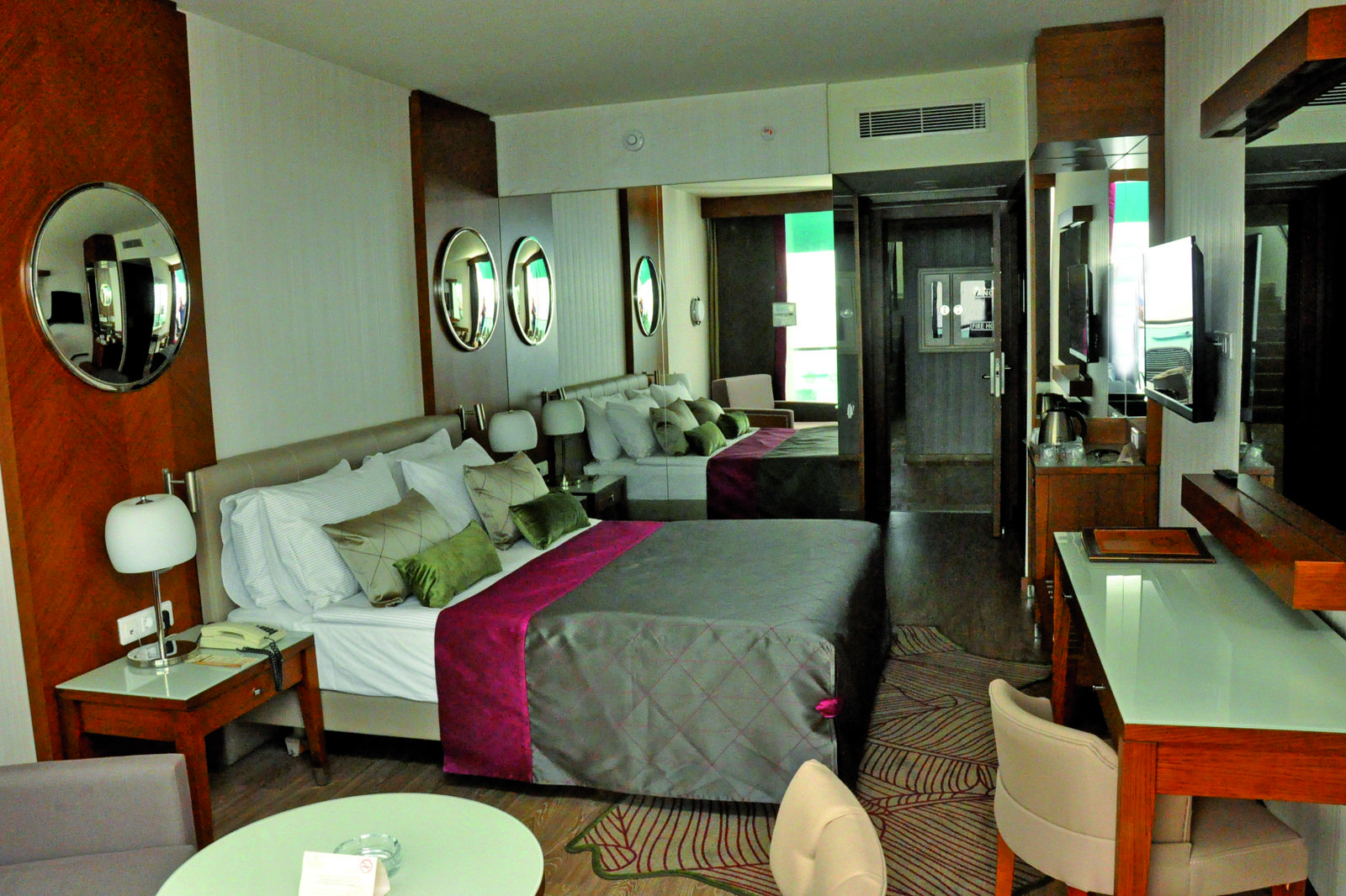 Side Star Elegance slide 5