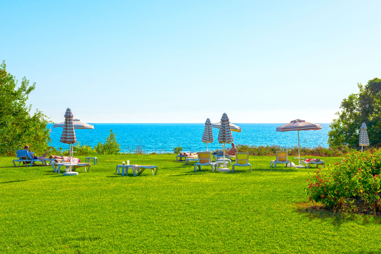 Side Star Resort slide 3