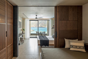 woonvoorbeeld familiekamer met zeezicht 