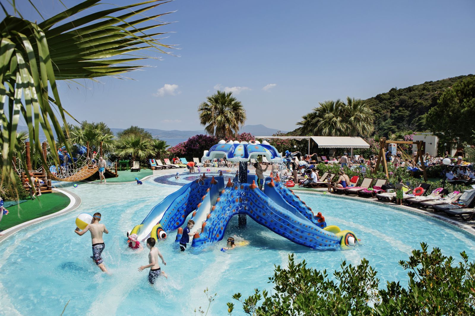 Pine Bay Holiday Resort slide 3