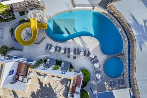 Paloma Bitez Family Club