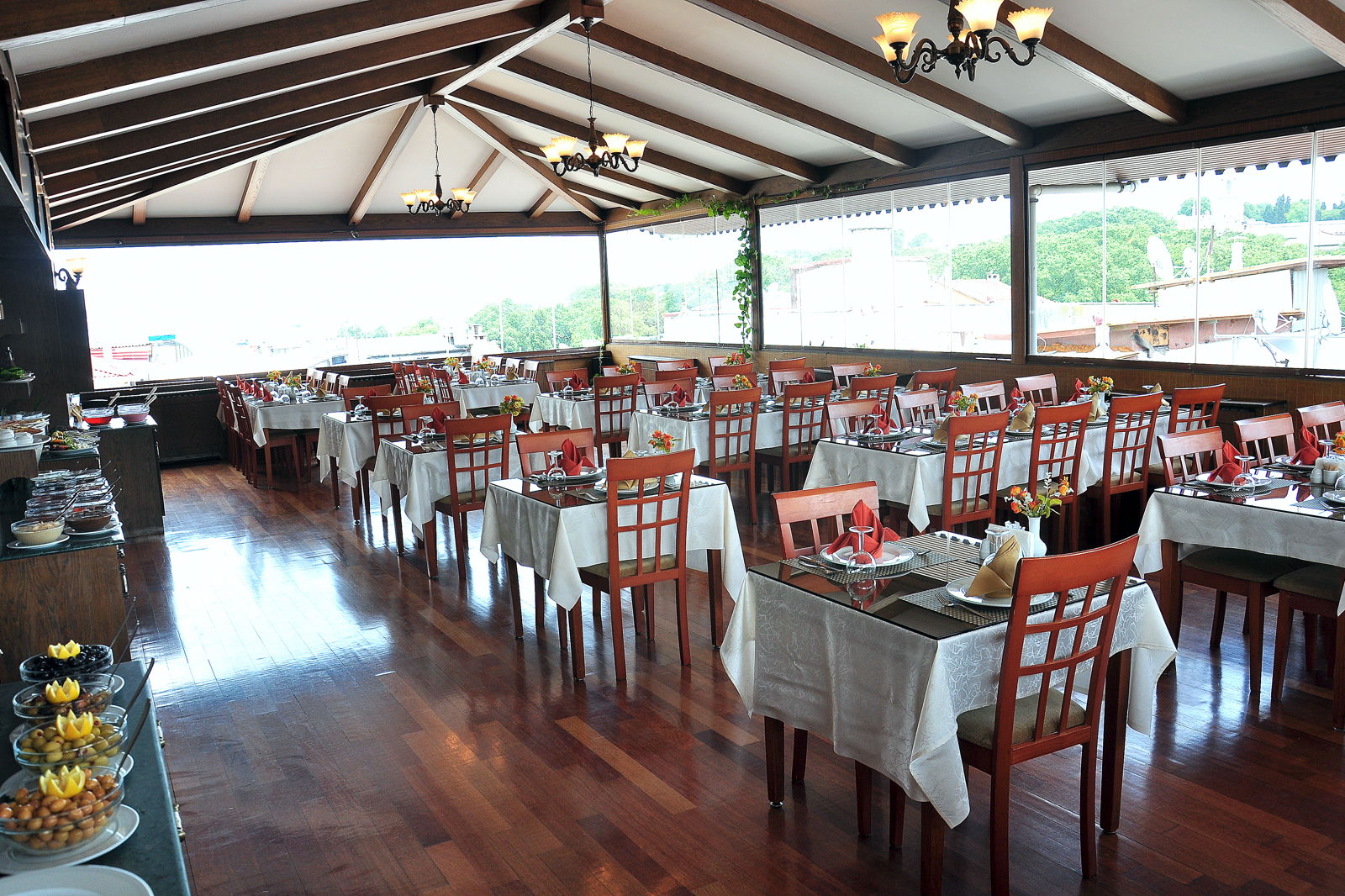 Centrum Hotel slide 3