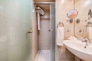 Woonvoorbeeld familiekamer met zijzeezicht