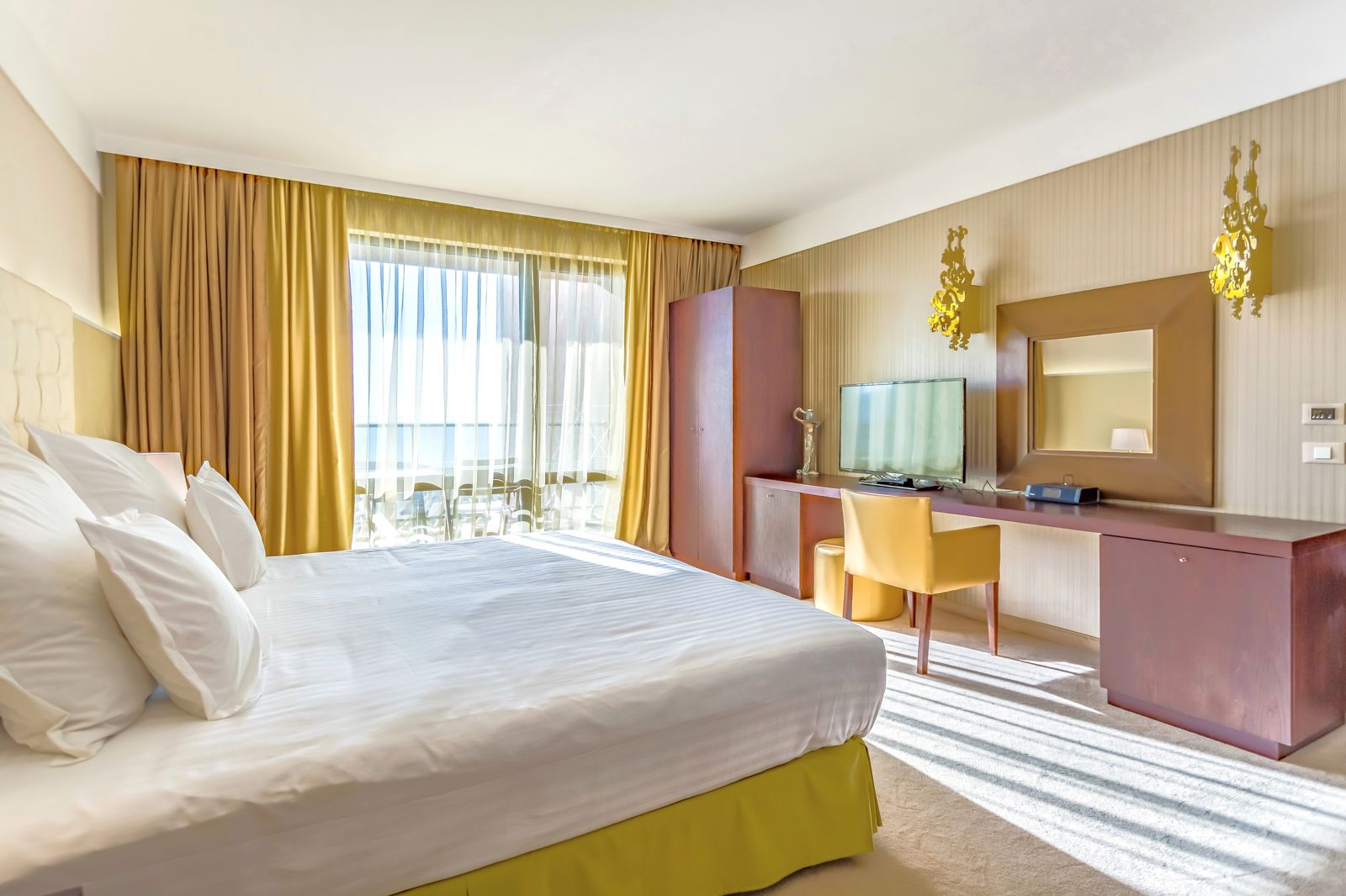 Barcelo Royal Beach slide 4