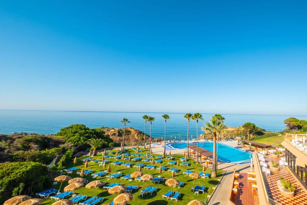 Auramar Beach Resort