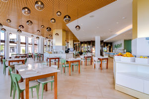 Auramar Beach Resort