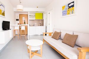 Anamar Apartments by LIVVO