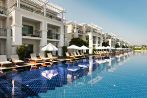 Woonvoorbeeld Familie zwembad balkon suite