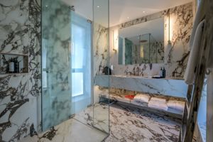 Woonvoorbeeld suite met prive zwembad