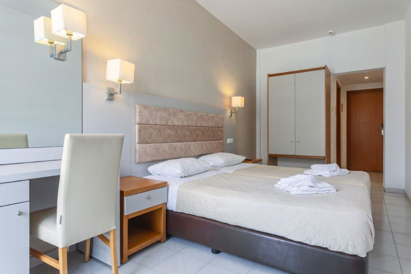 Africa Hotel slide 5