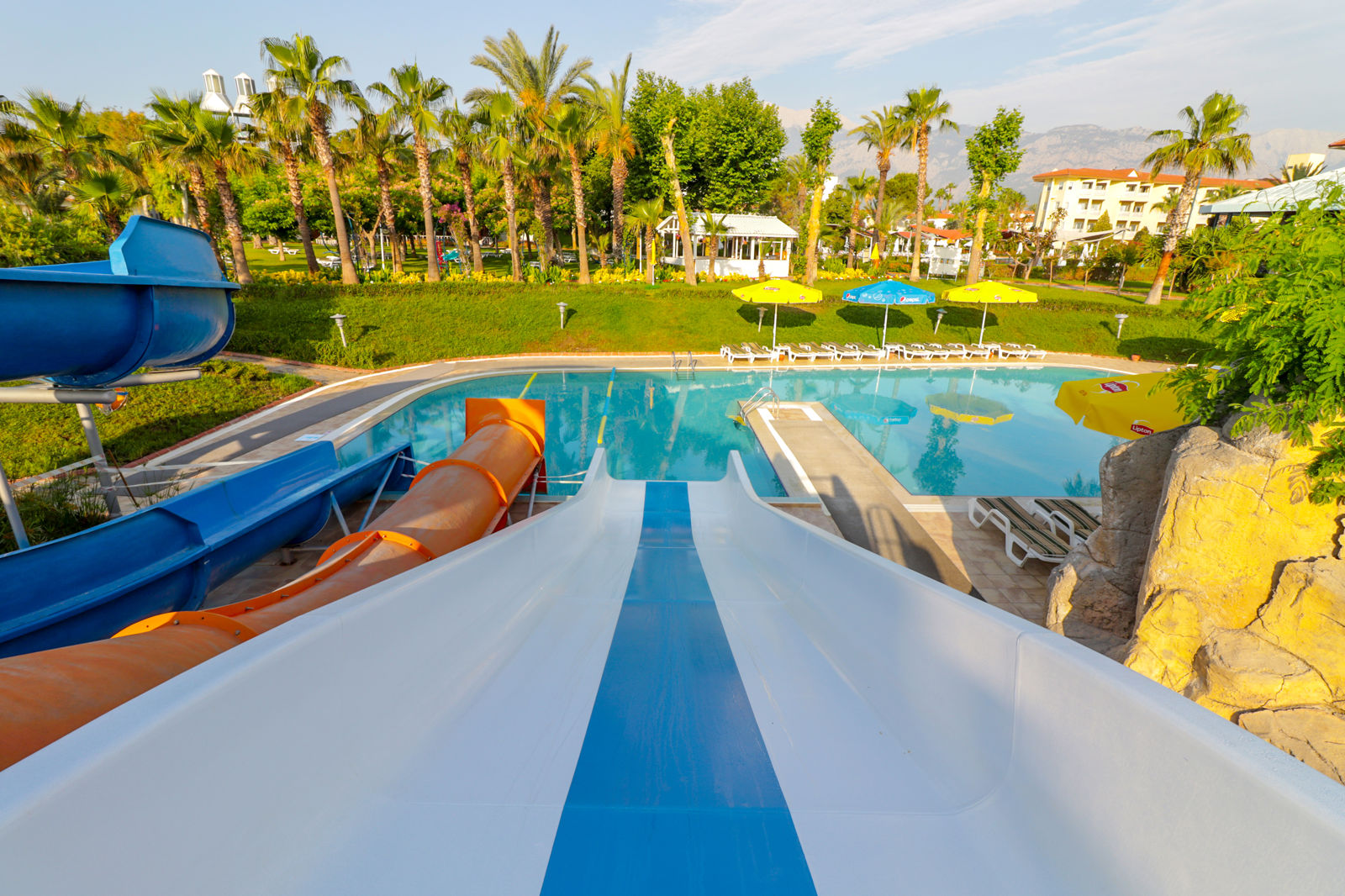 Queens Park Le Jardin slide 2