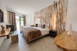 Woonvoorbeeld junior suite met prive zwembad