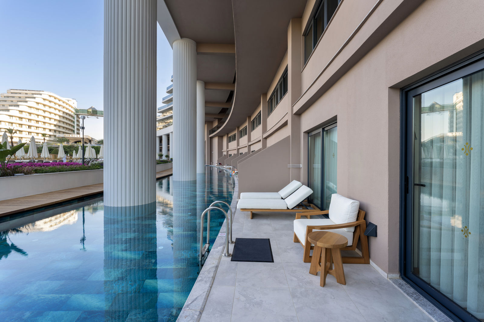 Miracle Resort slide 4