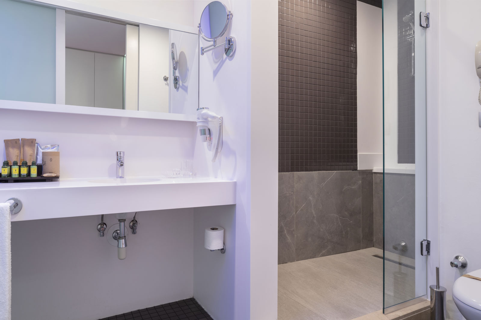 Nirvana Cosmopolitan slide 5