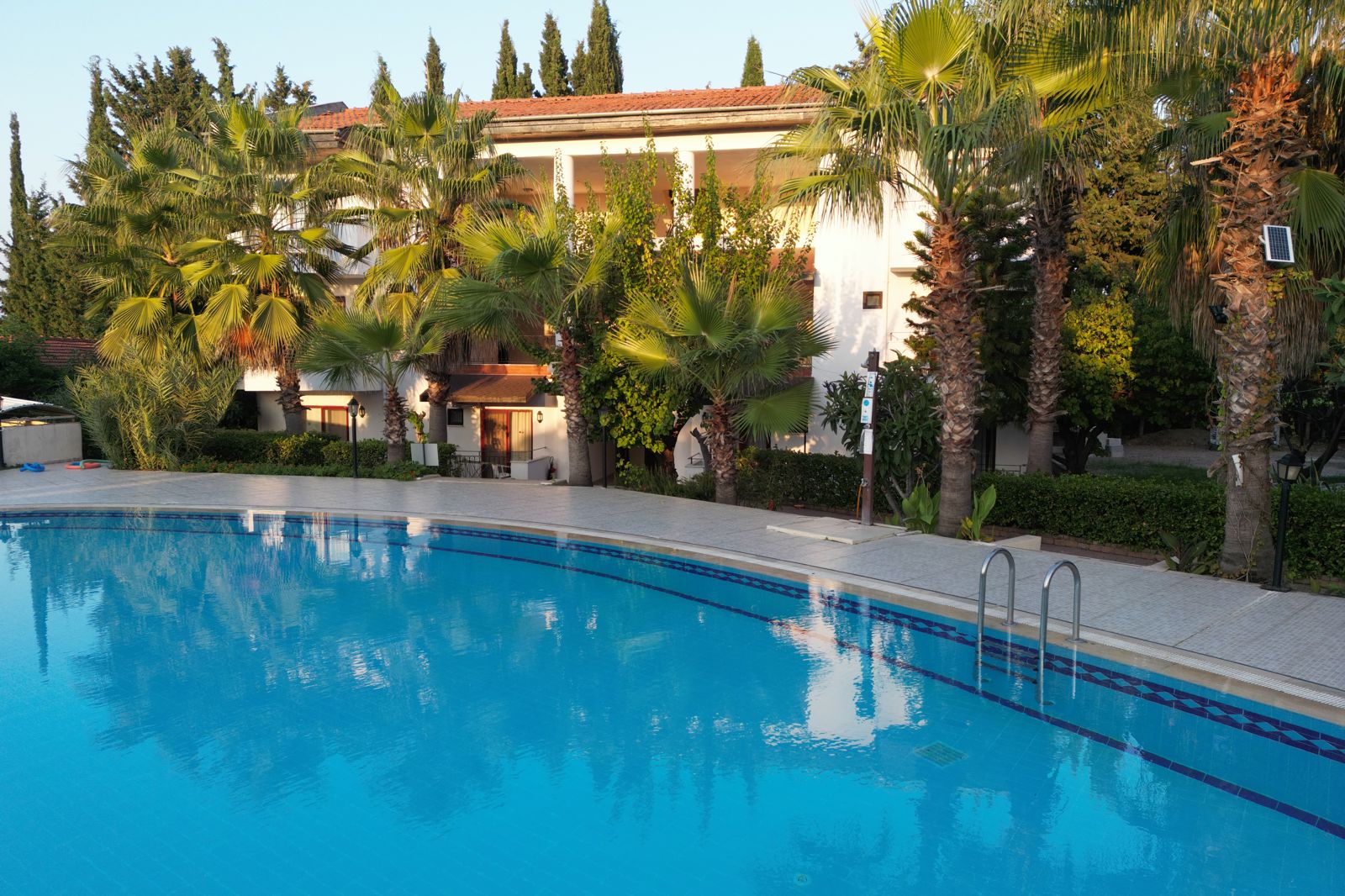 Lemas Suite Hotel slide 2