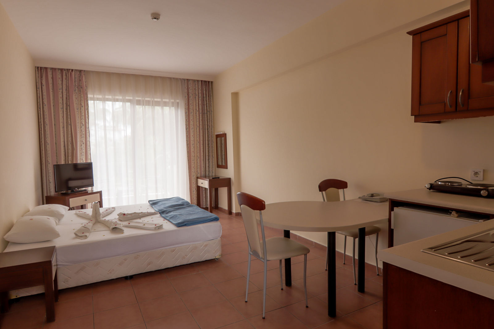 Lemas Suite Hotel slide 5