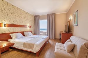 Woonvoorbeeld standaardkamer met zeezicht