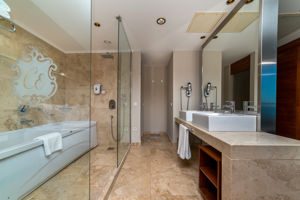 Commodore Elite Suites & Spa