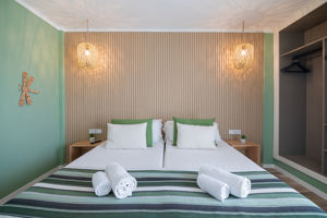 Woonvoorbeeld Superior 2-kamerappartement zwembadzicht