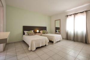 Woonvoorbeeld 2- of 3-kamerappartement (zwembadzicht)