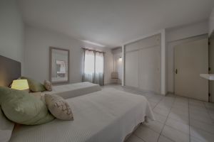 Woonvoorbeeld 2- of 3-kamerappartement (zwembadzicht)