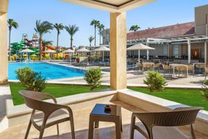 Woonvoorbeeld Familiekamer Standaard Zwembadzicht