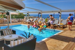 Cyrrus Beach Bar - Restaurant