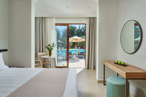 Woonvoorbeeld suite met gedeeld zwembad en bubbelbad