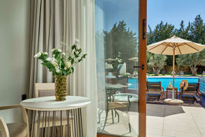 Woonvoorbeeld suite met gedeeld zwembad en bubbelbad