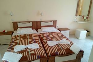 Leonidas Hotel & Studio's