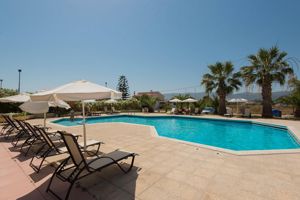 Leonidas Hotel & Studio's