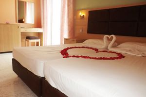 Leonidas Hotel & Studio's