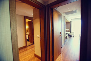 Woonvoorbeeld familiekamer & familiekamer met zeezicht