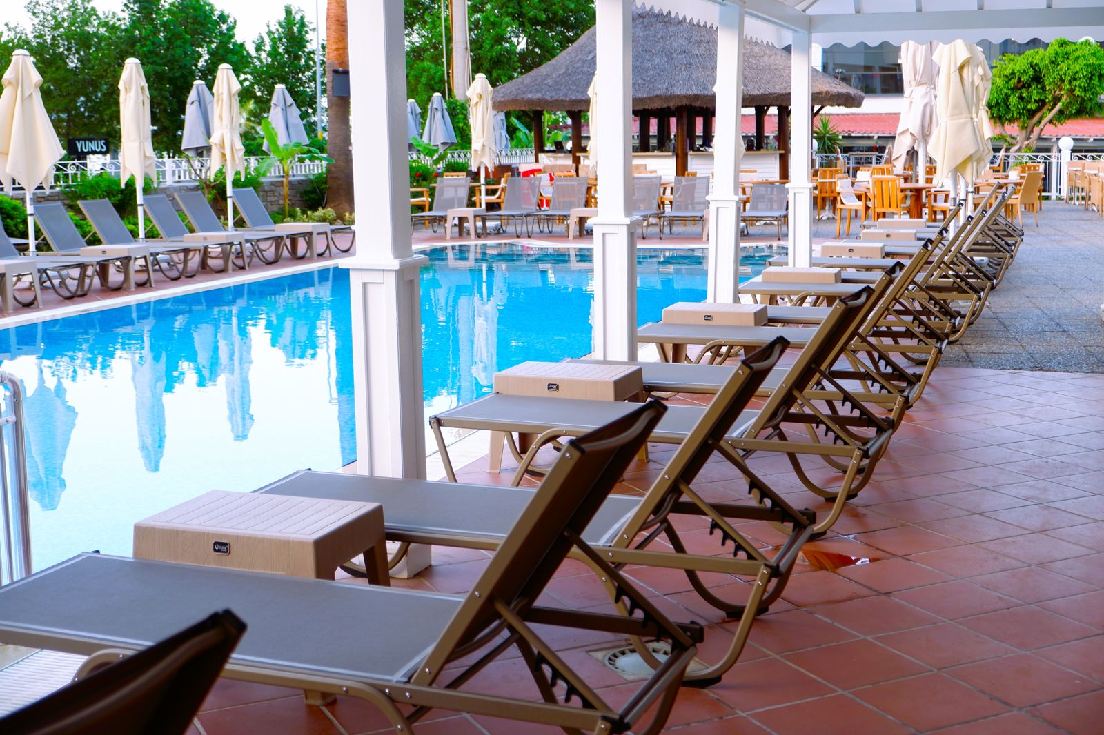 Hawaii Hotel By Yunus slide 4