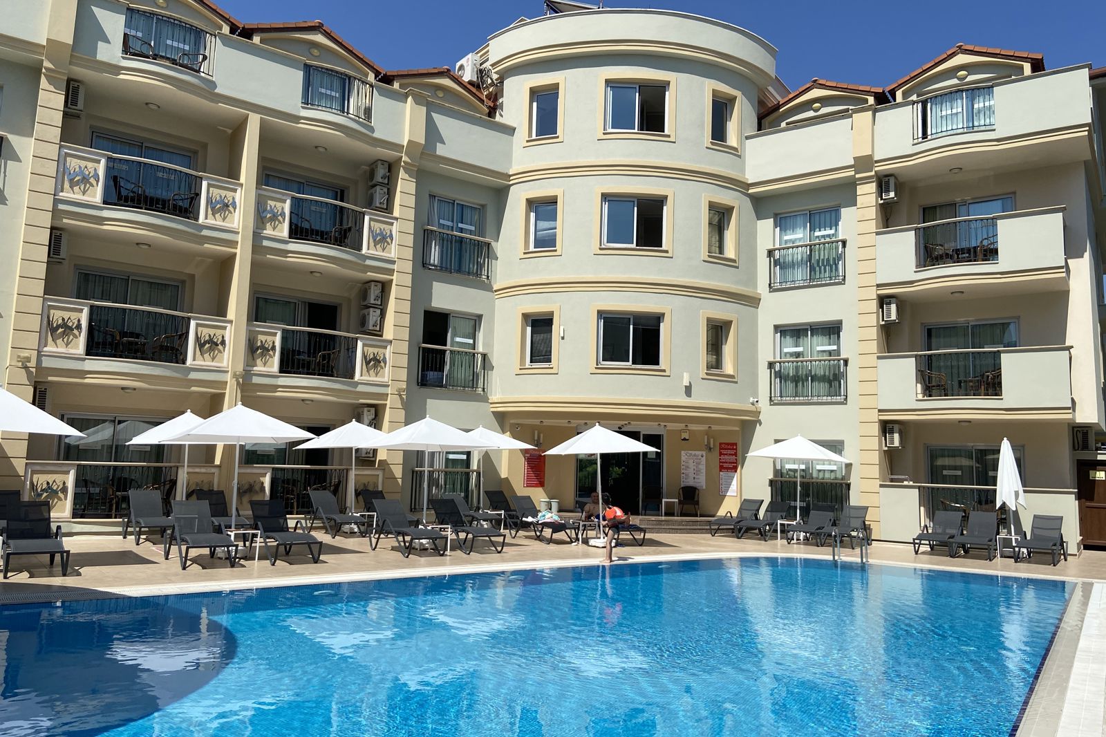 Club Karakas slide 2