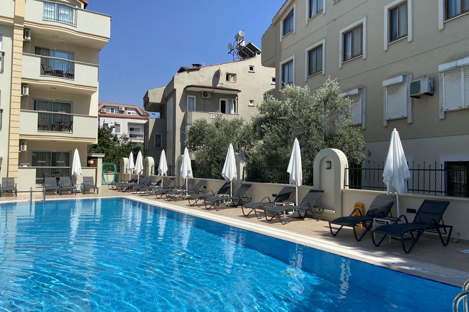 Club Karakas slide 3