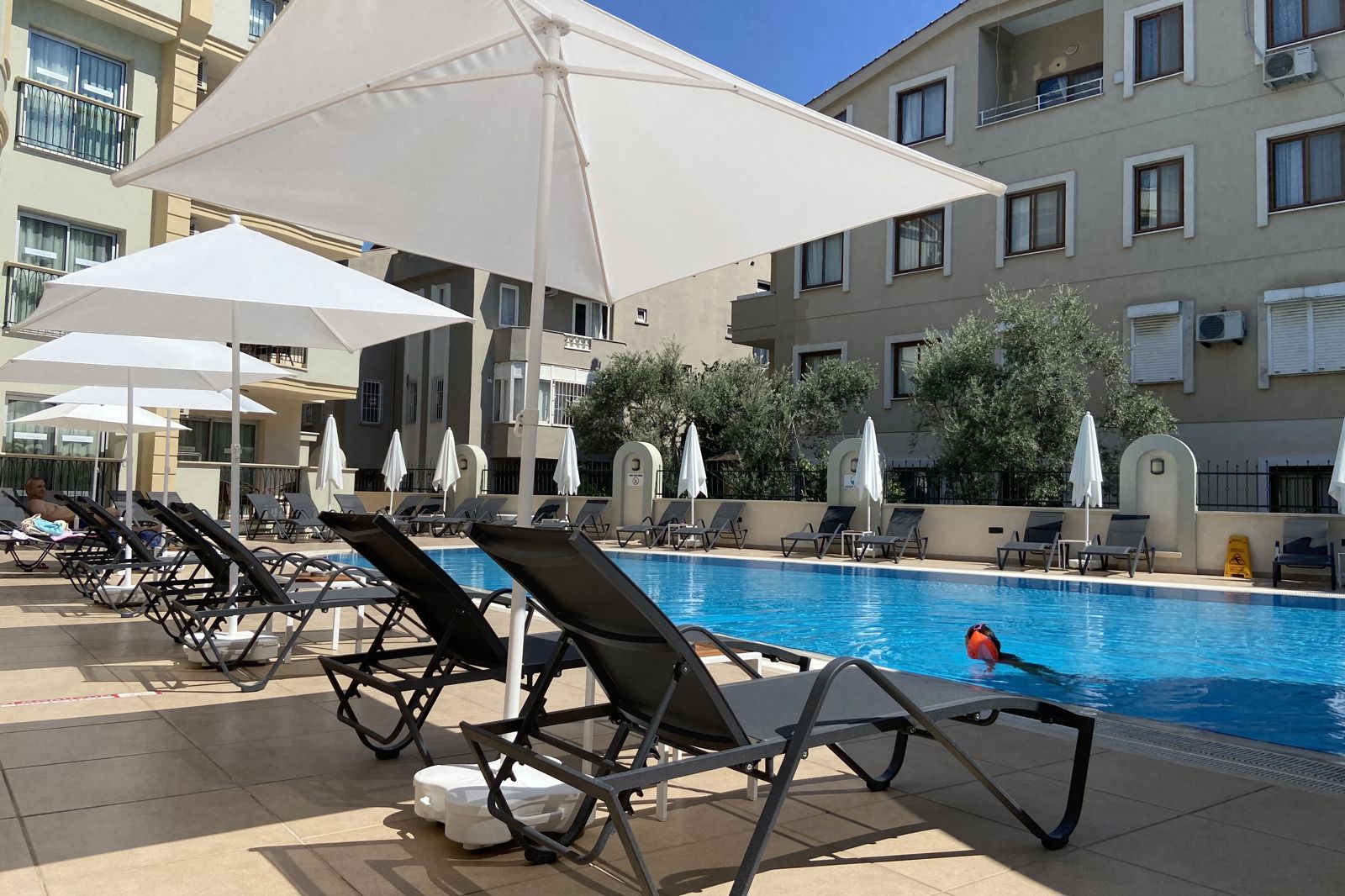 Club Karakas slide 4