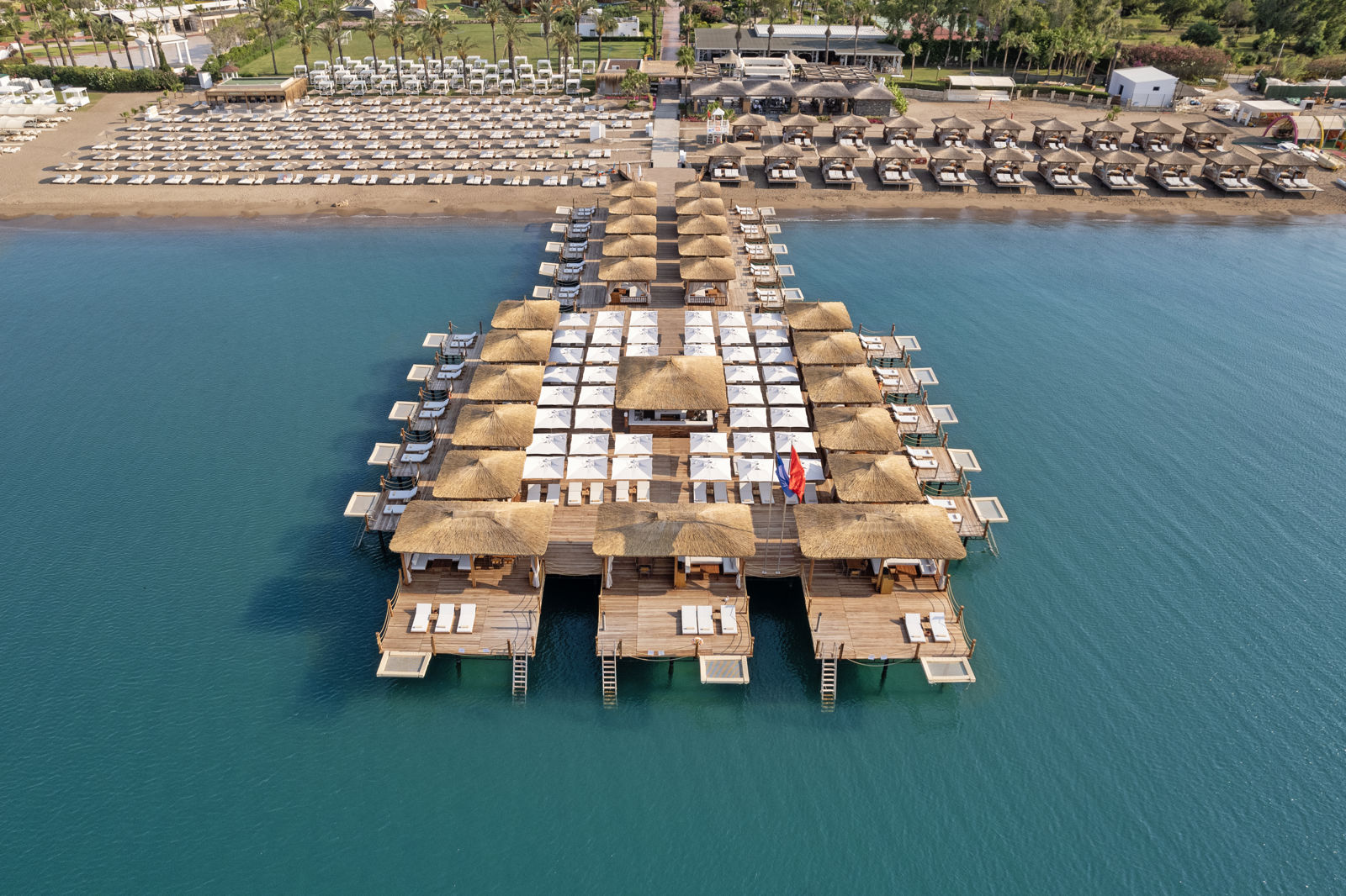 Titanic Deluxe Lara slide 3