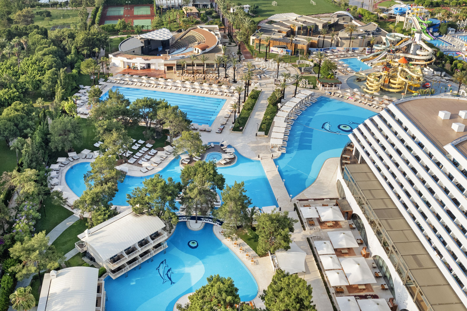 Titanic Deluxe Lara slide 4